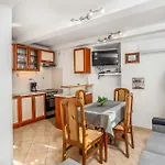 1 Bedroom Amazing In Grmani, Smrika Dom wakacyjny Grmani