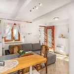 Dom wakacyjny 1 Bedroom Amazing In Grmani, Smrika