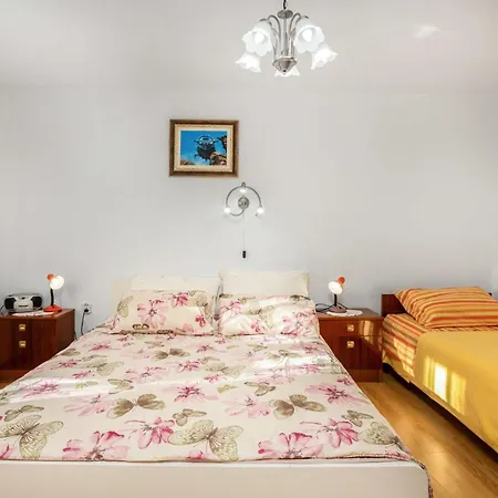 Stunning In Grmani, Smrika With Kitchen