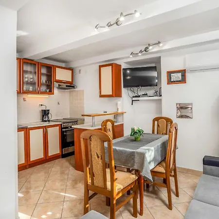 Stunning In Grmani, Smrika With Kitchen Ferienhaus Grmani