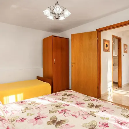 Stunning In Grmani, Smrika With Kitchen *